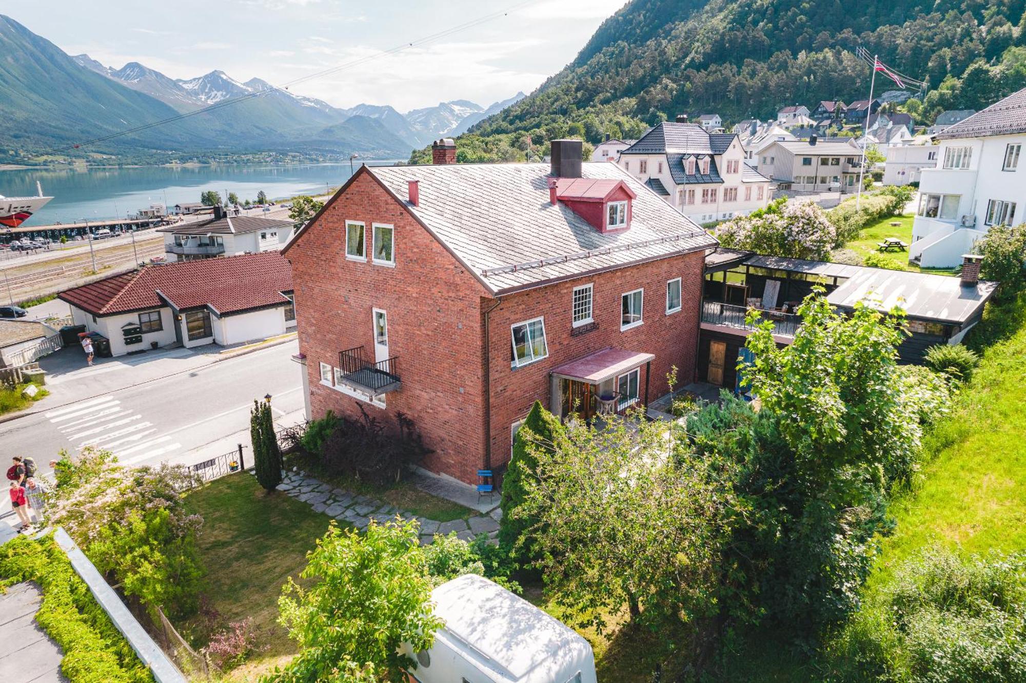 Tiglkak Hostel Andalsnes Exterior photo